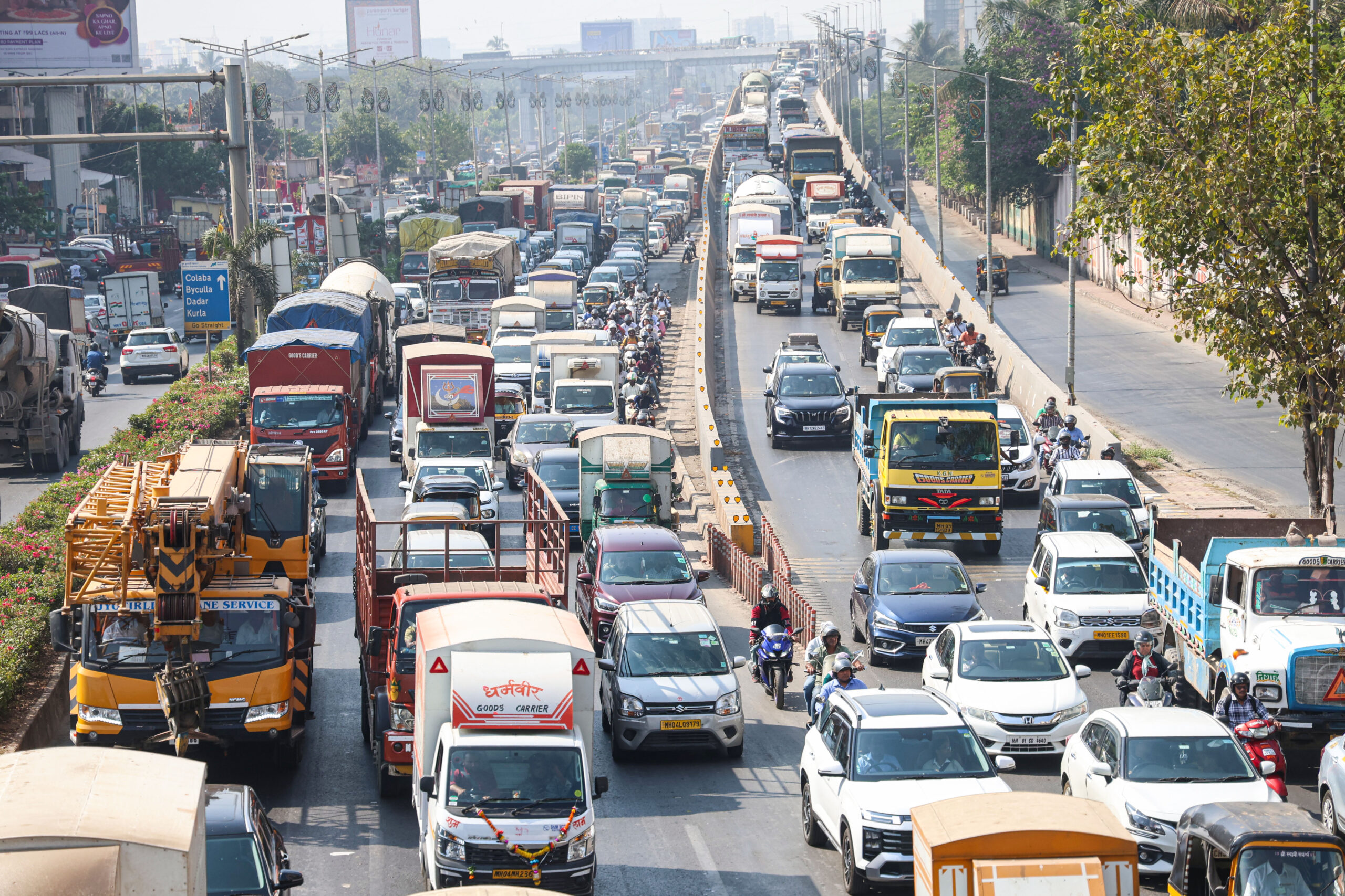 Mumbai-Pune Expressway Par Tourist Bus Operators Ne Speed Limit Badhane Ki Maang Ki