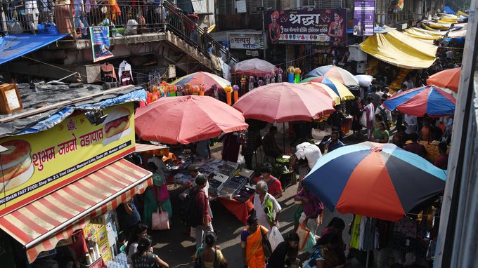 Road Par Chalne Wale Aam Aadmi Ko Koi Buniyadi Haq Hai Ke Nahi? Illegal Hawkers Mamle Mein BMC Ko Phatkara Bombay High Court Ne