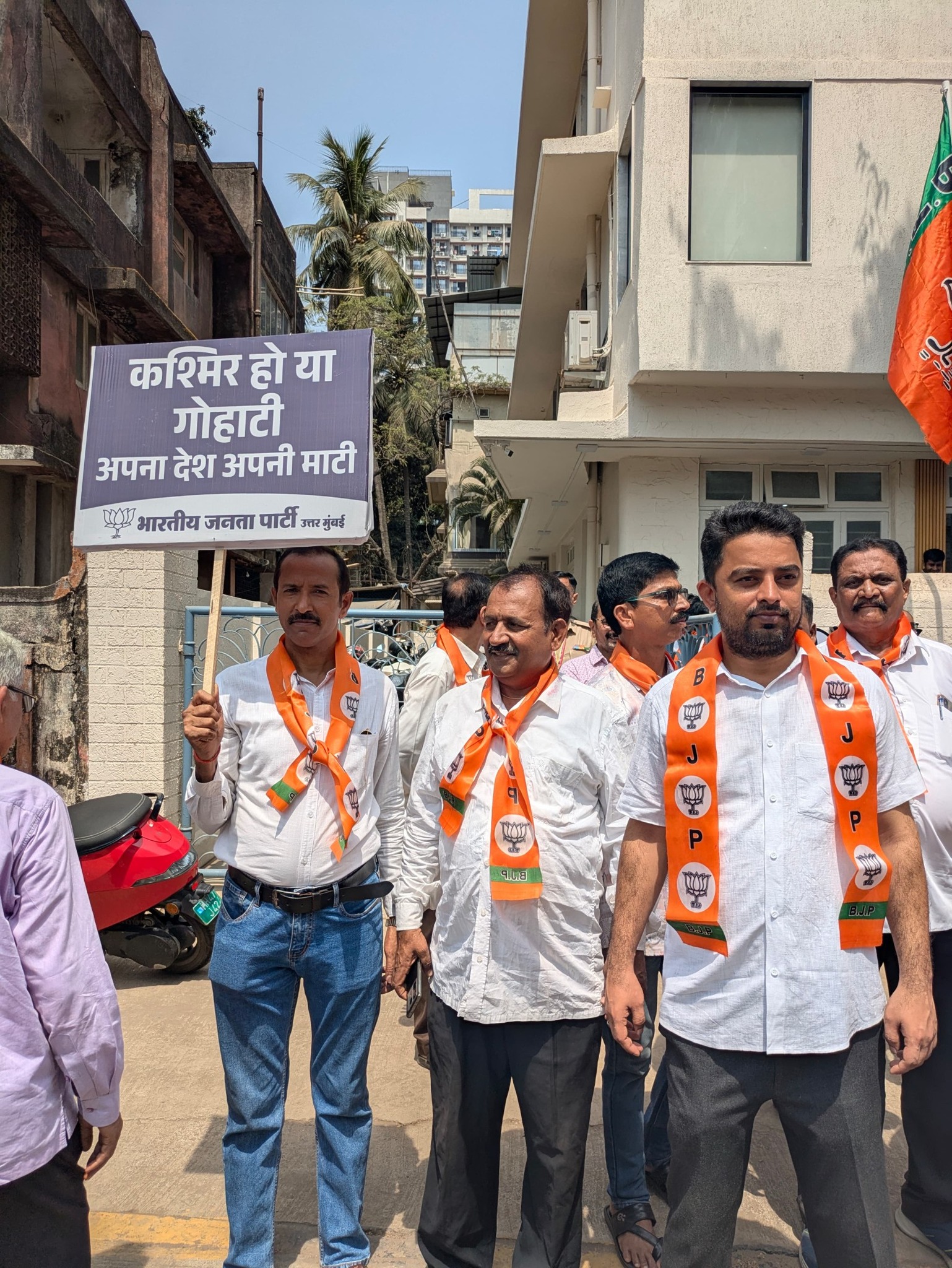 Jammu & Kashmir Aatanki Hamle ke khilaf BJP Kandivali me protest kiya gaya