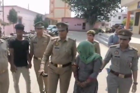 Biwi Ne Zahreela Saanp Se Kataya Husband Ko, Apne Aashiq Ke Sath Kiya Gaya Murder Chupane Ki Koshish At Meerut UP