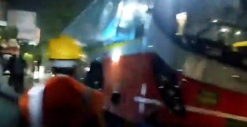 BEST Ac Bus Palti hui at Anand Nagar Thane, 2 Passenger Injured hue