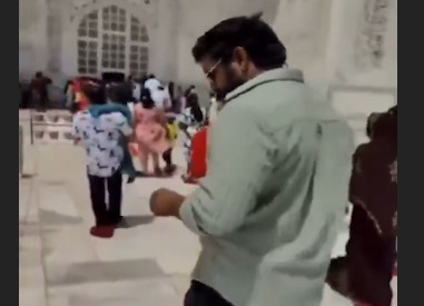 Gangajal Daala, Taj Mahal me Shah Jahan aur Mumtaz Mahal ki qabar par, khud ko Karni sena worker bataya, Video viral