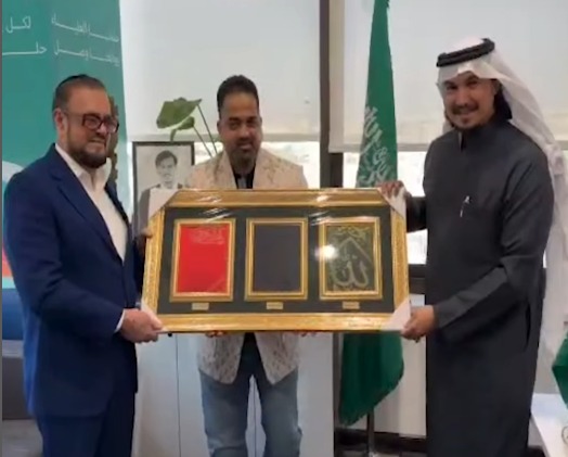 Alhamdulillah, an incredibly blessed moment and a profound honor to receive the sacred Ghilafs of the holy Kabatullah and Madinah Munawwarah.