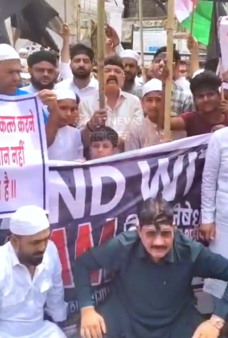 Pakistan Murdabad Ke Naare Lagaye Jitendra Awhad Ne, Pahalgam Hamle Ko Lekar Mumbra Mein protest,
