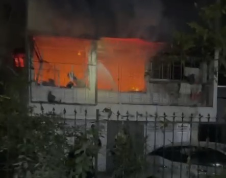Fire in residential building at Lokhandwala Andheri West 1 Mahila ki death hui, 6 Injured hue