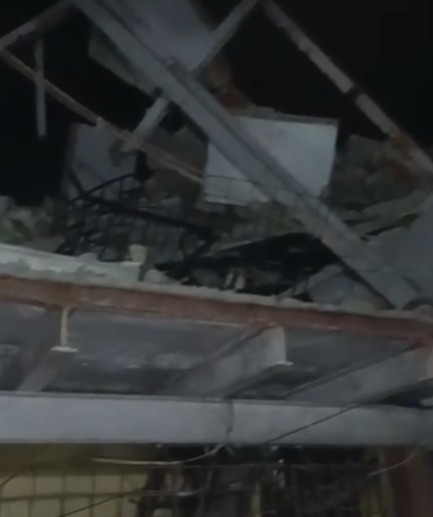House collapse at Malwani Gate No 5, Ghar ke ooper ka floor gira 2 Injured