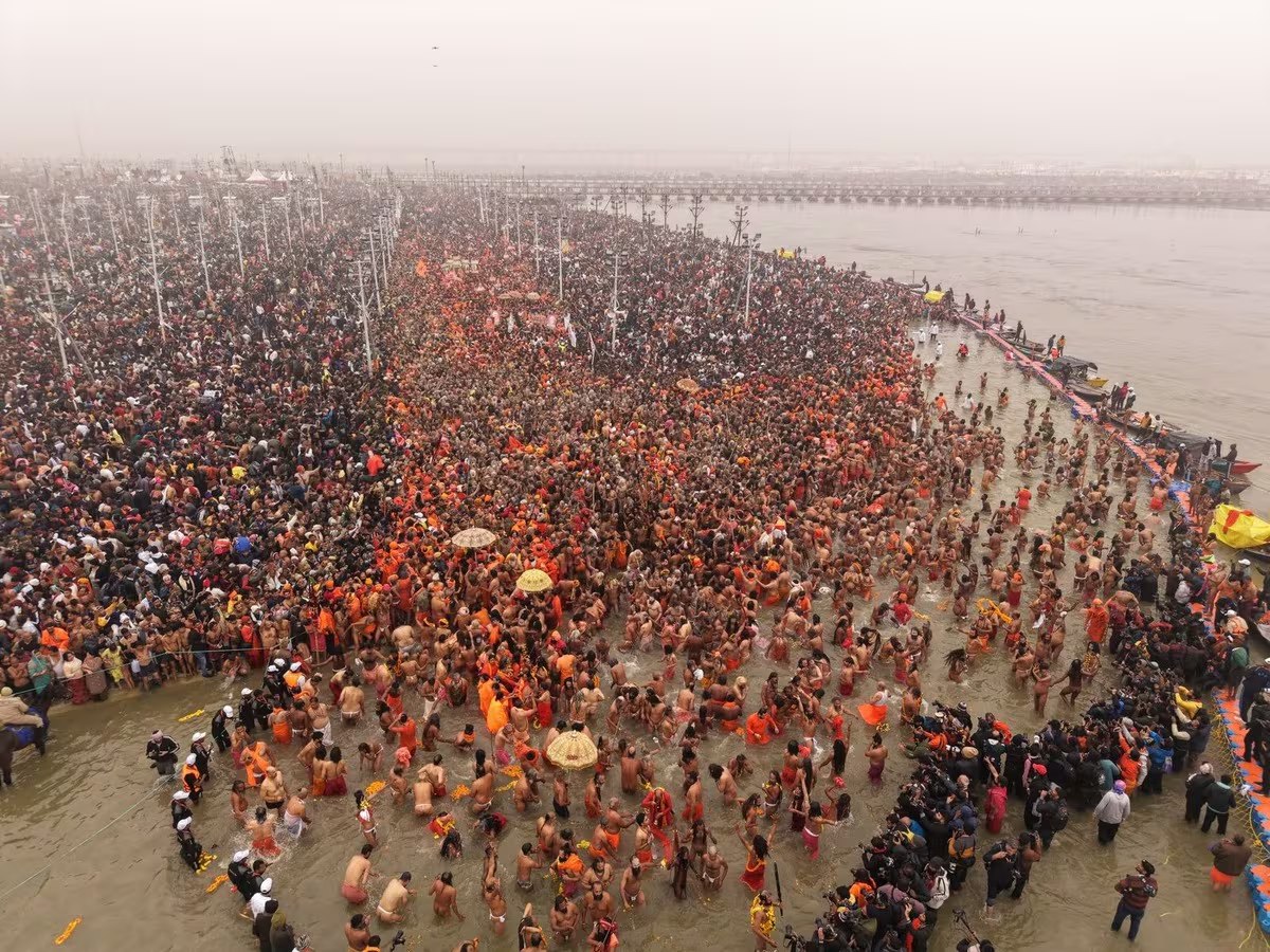 2 Saadhu Mahakumbh Jaane Ke Liye Paisa Mangne Aaye, Gold Ring Chura Le Gaye At Kandivali East
