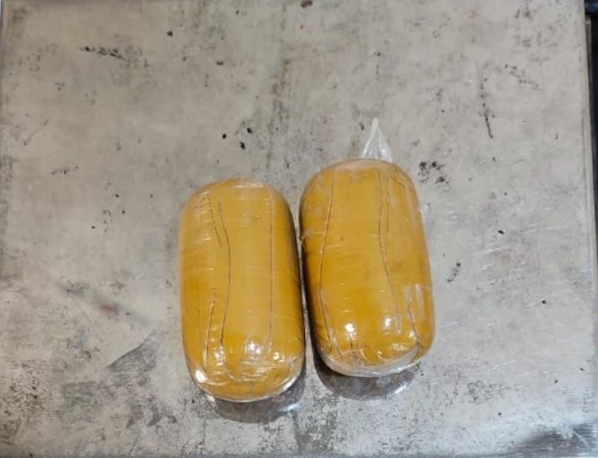 Mumbai Airport Par Customs Officials Ne Rs 7.51 Cr Ko Drugs, Gold Aur Lakhon Ki Foreign Currency Seize Kiya