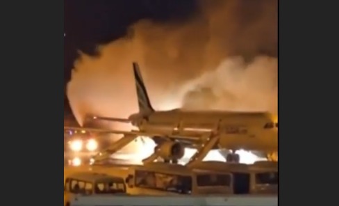 Aeroplane Me Lagi Aag, Take Off Se Pehle Lagi Aag Me Plane Me Sawar Sabhi 176 Logon Ko Safely Rescue Kiya Gaya At South Korea