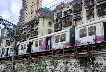 Mumbai Local Trans Harbour Line Thane-Airoli Suspended, Ki Gayi Thi Subha 7 Se 10, Yatri Pareshan Hue