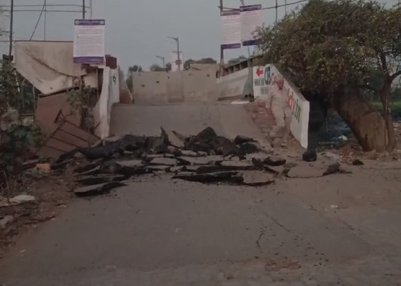 Bridge Bandh – Malwani Lagoon Road Evershine Bridge Bikers ke liye bandh hua, Ramp toda BMC ne