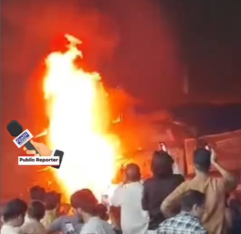Fire Sakinaka pipeline Road, Bazar ke ek shop Mai aag lagi hai