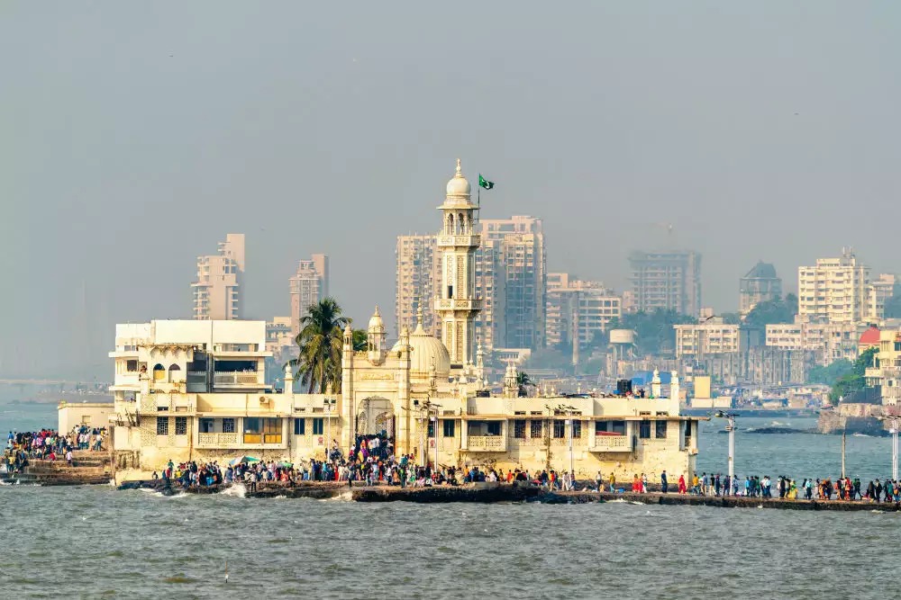 Haji Ali Dargha Trust aur Tardeo Police ne Shab e Barat ke mauqe par special Parking ka arrengmnet kiya hai