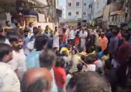 Hyderabad m Hanuman mandir m meat ka tukda milne par hua bawal, cctv footage m jo nazar aaya dekh kar sab hue dang.