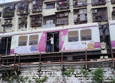 Local Train Sunday Block Update Western Central aur Harbour Local Lines par kab aur kahan rahega Block 25 May ko
