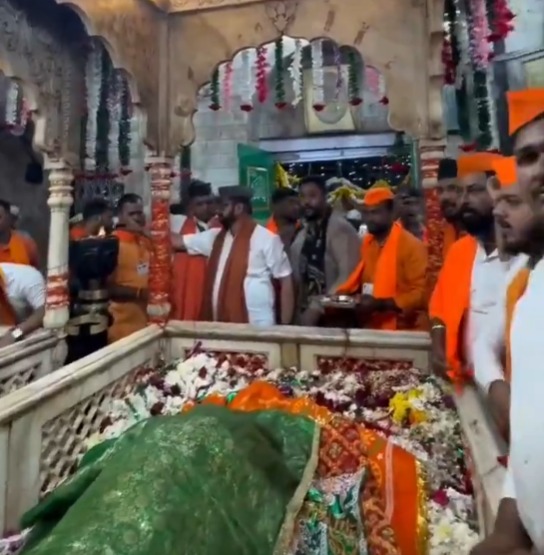 Hindu Organisation Chanted Jai Shree Ram at Haji Malang Dargah Viral Video