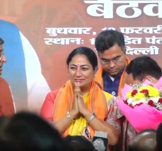 Delhi CM ke liye Rekha Gupta ka naam Confirm kiya BJP ne aaj 20 February ko hoga Shapath Samaroh   Delhi me hue Assembly Election me BJP ne one side majority me seats hasil kiya aur sarkar banane ki tyaari shuru kiya   70 seats wali Delhi Assembly ke chunav ka natija 8 Februray ko saamne ayaa tha jisme BJP ne 48 seats par jeet hasil kiya aur Aaam Aadmi Party ne 22   Lambe intezar ke baad BJP ne Delhi CM Post ke liye Rekha Gupta ke naam ka ailan kiya aur aaj Shapath samaroh hoga   3 baar councilor reh chuki Rekha Gupta pichle 30 saal se BJP ke liiye kaam kar rahi thi, haal hi me hue Assembly Election me Shalimar Bagh Assembly Constituency se qareeb 30 hazar votes se Aaam Aadmi Party ki candidates ko harakar jeet hasil kiya hai  #DelhiCM #RekhaGupta #BJPDelhi #ShapathSamaroh #DelhiElections #AssemblyElections #BJPVictory #AAPvsBJP #ShalimarBagh #DelhiPolitics #NewCM #ElectionResults #PoliticalUpdates #DelhiNews #IndianPolitics