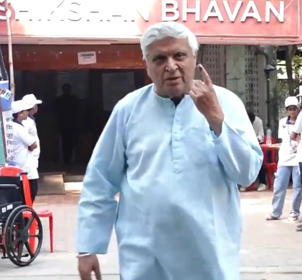javed akhtar ne bhi diya vote