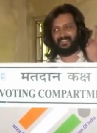 Riteish Deshmukh Ne Wife Genelia D’Souza Sang Kiya Apna Vote