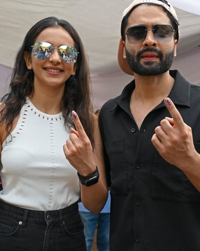 Rakul Preet Singh And Jackky Bhagnani Cast Their Vote At Mumbai.