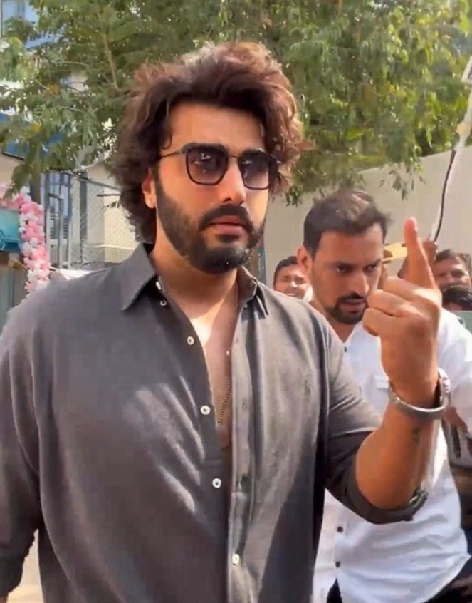 Arjun Kapoor Cast Their Vote At Mumbai.