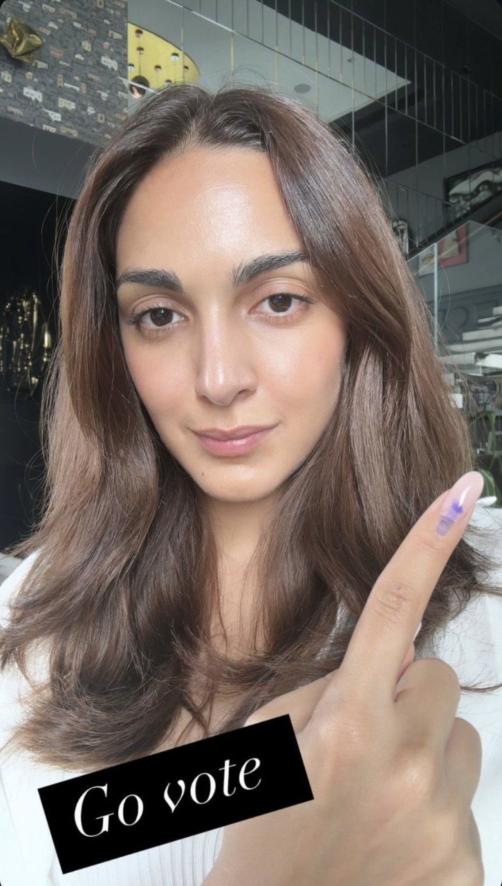 Kiara Advani Shares A Selfie And Urges Her Fans To Vote At The Maharashtra Elections 2024.