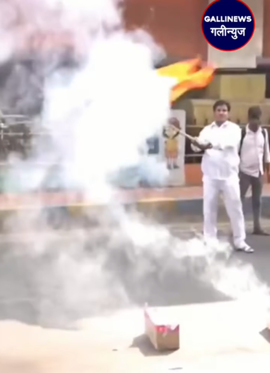 Maha Yuti Jeet Ki Taraf – CM Eknath Shinde Ke Ghar Ke Pass Phatake Phodte Workers At Mumbai