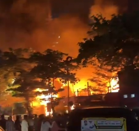 Fire In Shops/Huts At Filmcity Road, Goregaon East – No Injuries Reported