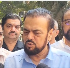 “Sirf Allah Se Darte Hain Hum,” Kaha Abu Asim Azmi Ne, Marine Drive Police Station Me Hazri Lagane Ke Baad