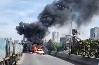 Car Me Lagi Aag At JVRL Bridge