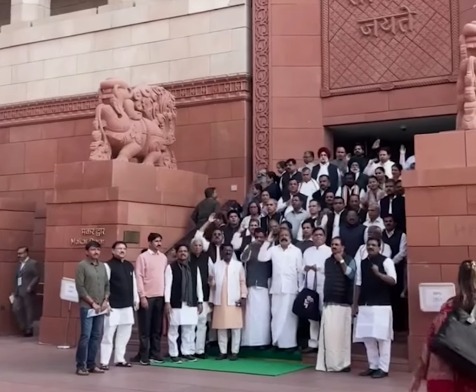 PM Sadan me aao, Sadan Chalao ke naare lagate hue Opposition ne protest kiya at Parliment Presmises