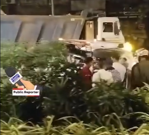 Parel mein bridge se pahle palti Ho Gaya tempo