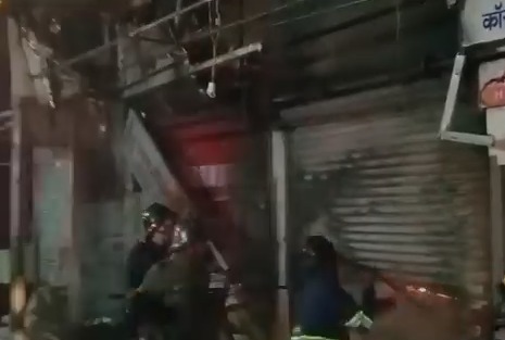 Fire in Shops at Lokmanya Nagar Thane West, Bandh Shops me lagi aag, No injury reported
