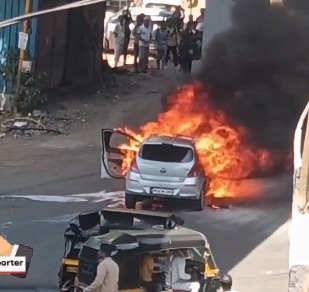 Kandivali K Pass Brigde K Niche Car Me Lagi Aag