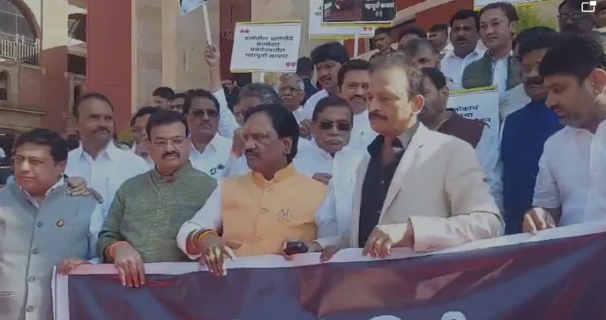 Opposition ka protest at  Nagpur Assembly Day 2, Parbhani aur Beed me hui ghtna ka virodh