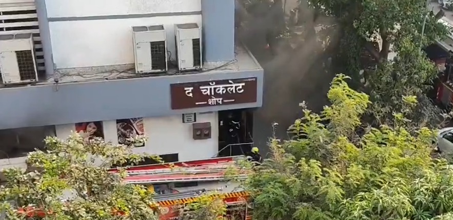 Fire in chocolate shop at South Mumbai Nariman Point, Fire Brigade on spot