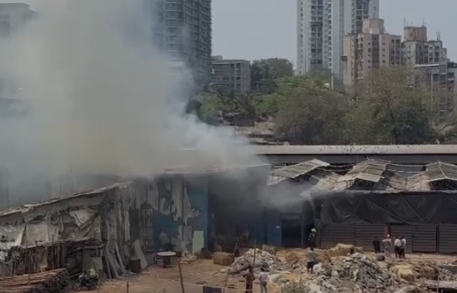 Jogeshwari west ke tabele mein Lagi Aag fire  in control