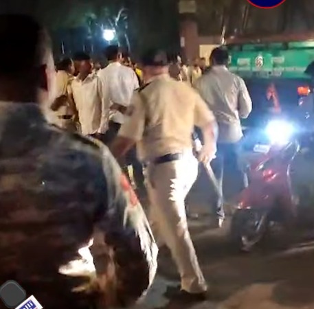 Truck Wale Ne Kuchla Ek Shaks Ko at Dharavi ONGC