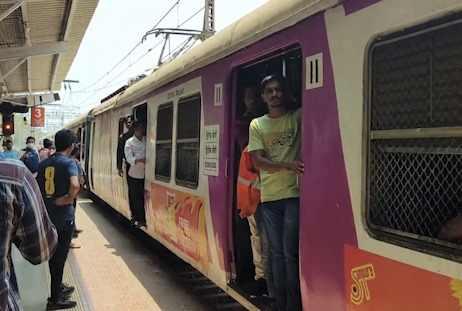 Lucky Yatra Scheme Lekar Aaya Hai Central Railway, Local Train Se Travel Karne Wale Ab Daily Koi 1 Jeet Sakta Hai Rs 10 Hazar