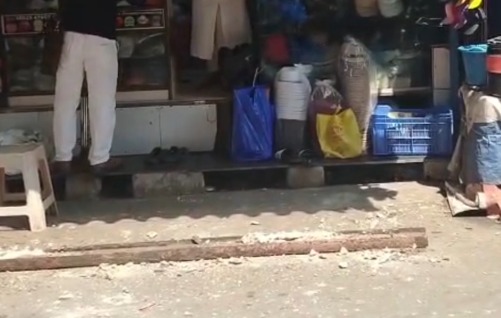 Slab Channel Gira Building Ka, 2 Log Baal Baal Bache At Dhobi Street Chakla, Mumbai 3