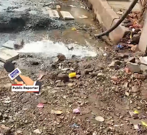 Pani Ki Barbadi Contactor Ki Laparvaie Se At  S V Road  Andheri  West