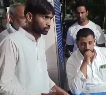 Nikah Ke Baad Jute Churai Ki Rasam Me Hua Bawal, Dulhe Walon Ko Dulhan Walon Ne Kamre Me Bandh Karke Koota, At Bijnor U.P.