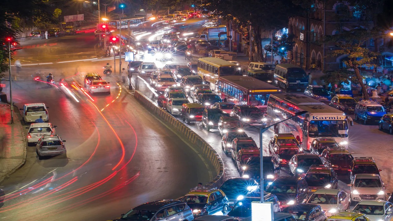 New Year ke mauqe par Traffic advisory issue kiya Mumbai Traffic Police ne South Mumbai ke liye aaj 3 baje se 1 Jan subha 6 baje tak