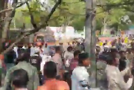 Protest kiya gaya Waqf Amendment Act 2025 ke khilaf at Hyderabad, Badi taadad me log jama hue