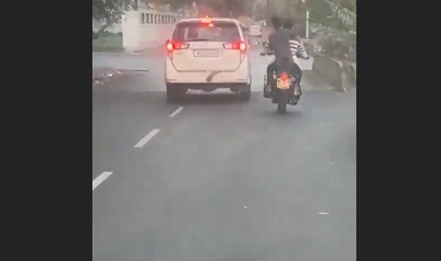 Reel Banana Pada Mehnga, Car Me Latka Haath Ka Video Hua Viral, Police Case Darj At Navi Mumbai