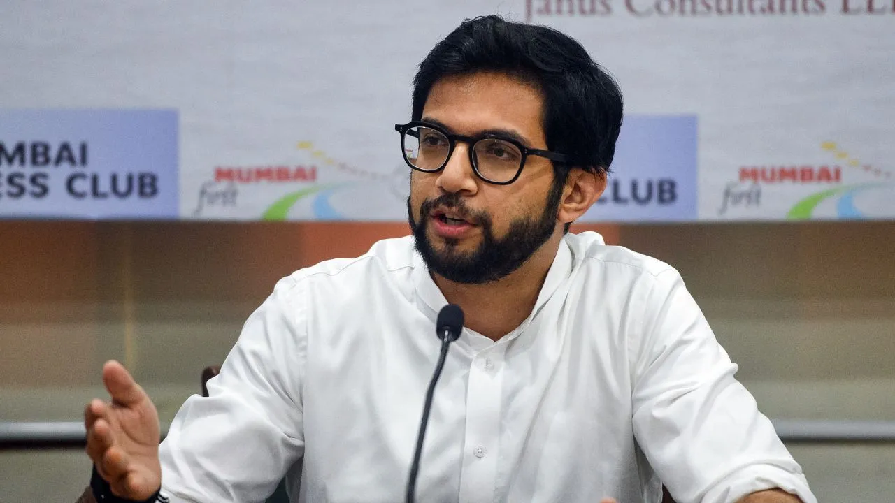 No Banner Baazi – Iss Kaam Me Hum Aapke Sath Denge, MLA Aaditya Thackeray Ne CM Devendra Fadnavis Ko Letter Likha