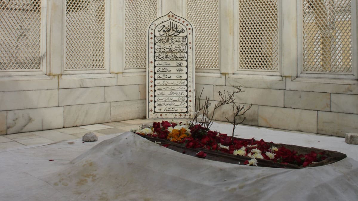 Aurangzeb Ke Maqbara Ki Jagha Khuldabad Ka Naam Ratanpur Kiya Jaaye, CM Fadnavis Se Mang Kiya Minister Sanjay Shirsat Ne
