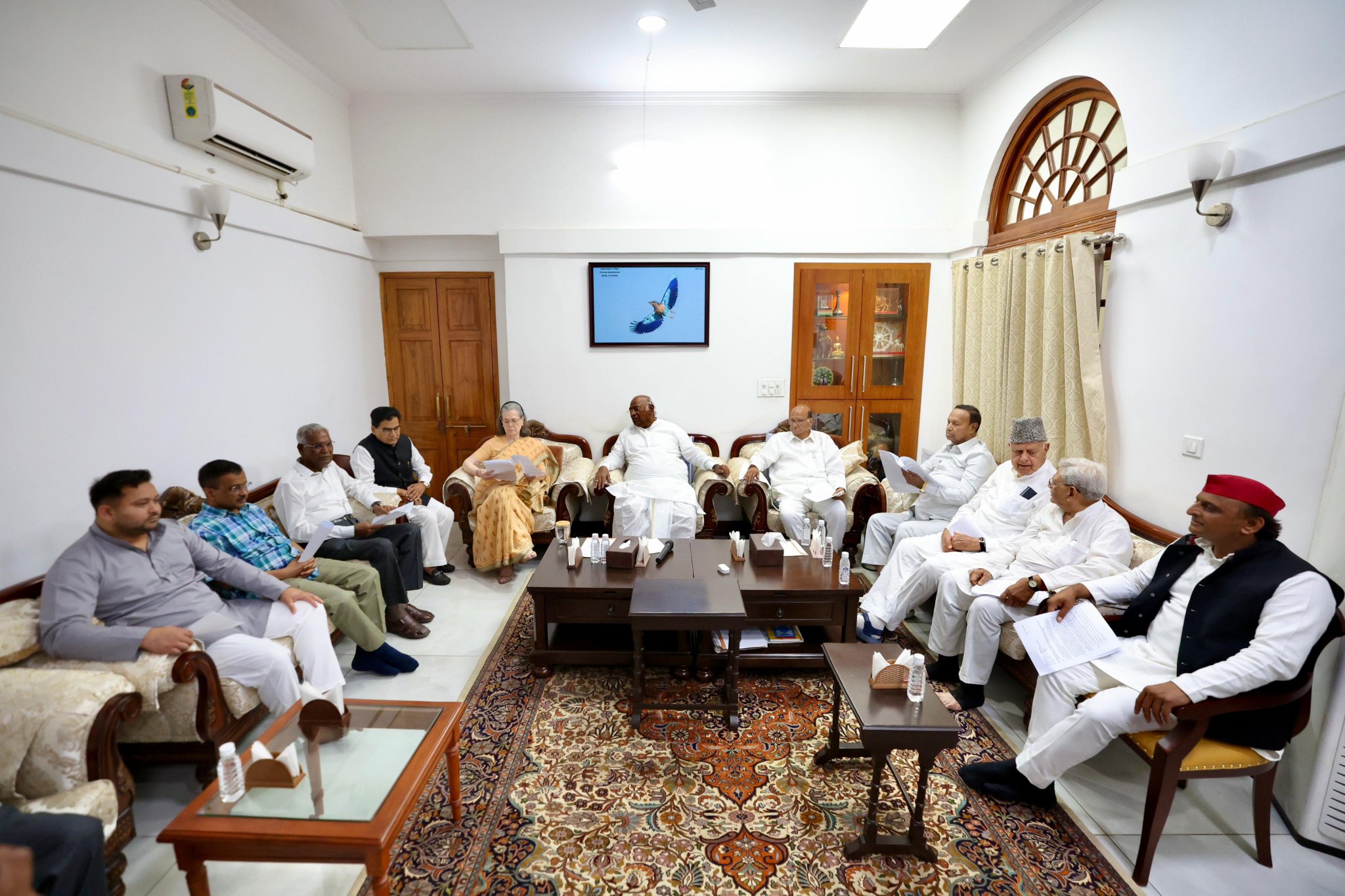 Yeh Kaisa Alliance – India Gatbandhan Ki Party Me Ekdusre Ke Khilaf Bayanbaazi, Election Bhi Lad Rahe Hain