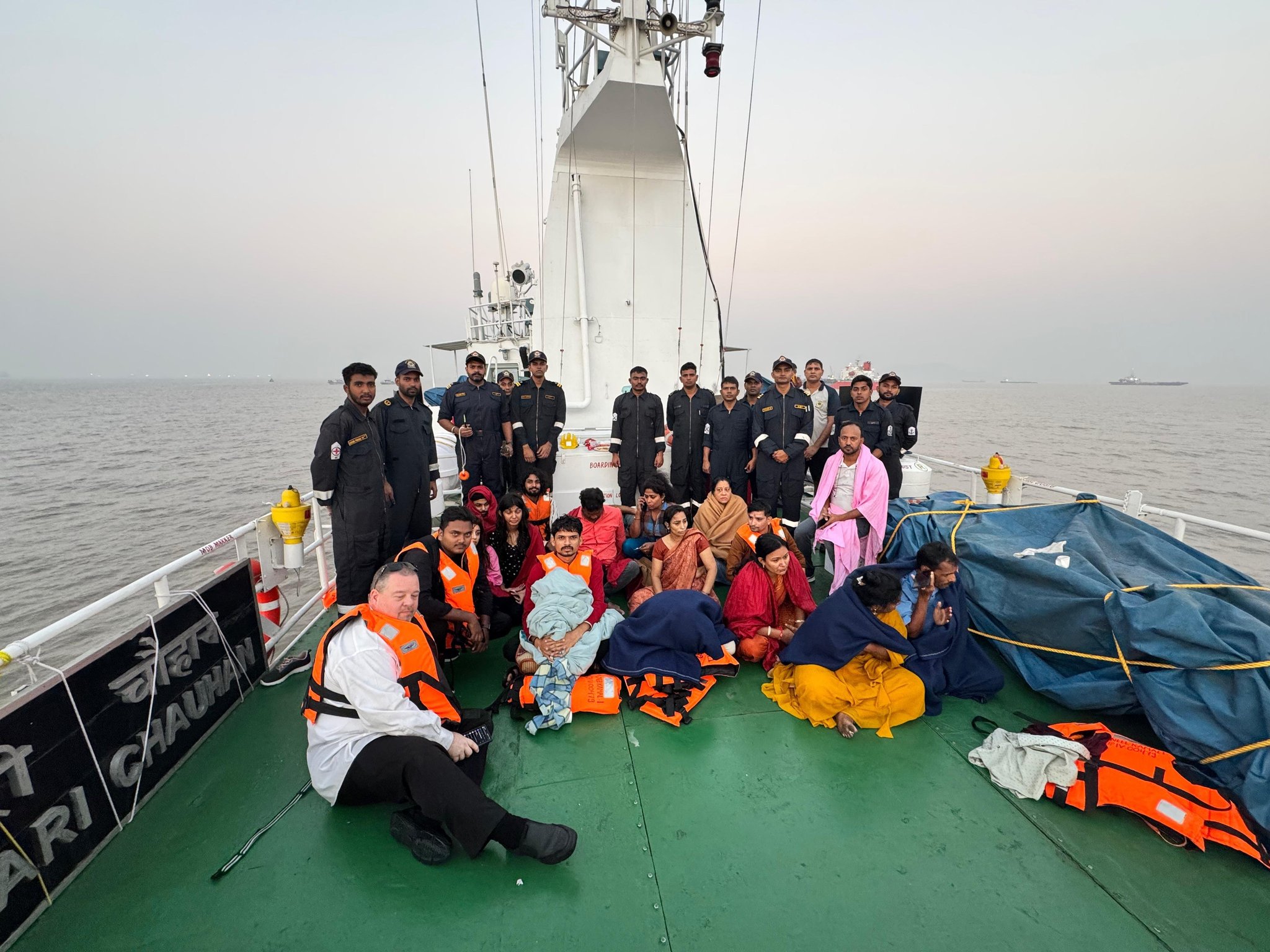 Boat Palti Update – Colaba ke Samundra me Ferry Boat palti hui, 3 Navy personnel sahit 13 Logon ki death