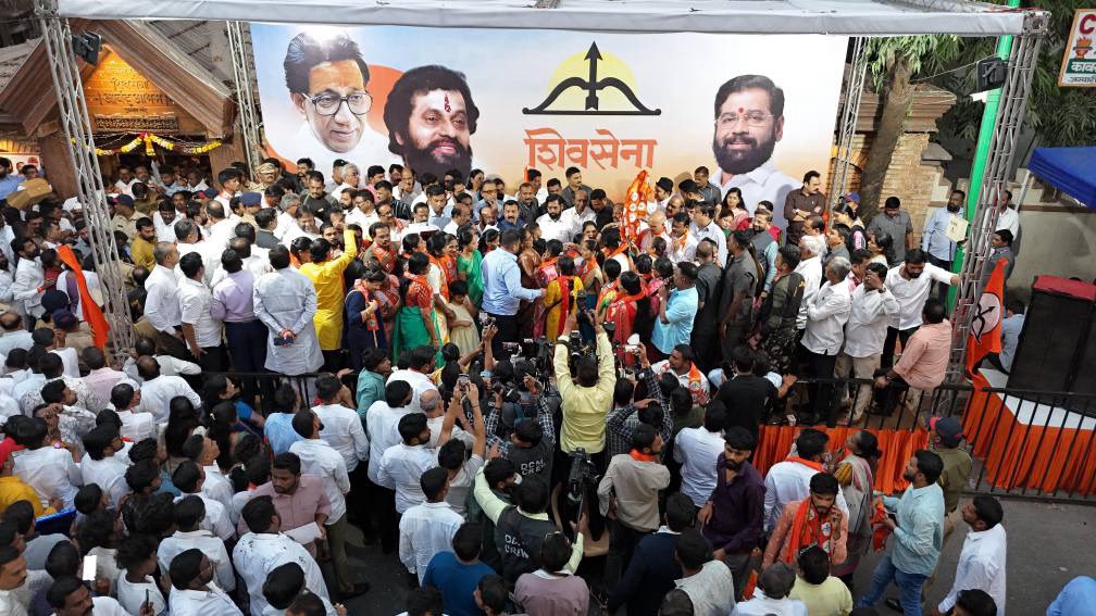 Uddhav Thackery ko laga jahtka -Shivsena UBT ke kayi Post holders, Workers DCM Shinde ki sehivsna me hue shamil